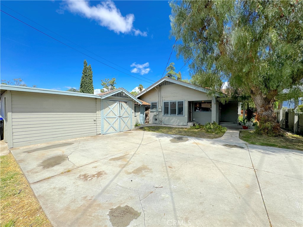 423 Acacia East Avenue