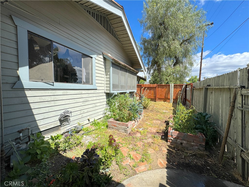 423 Acacia East Avenue