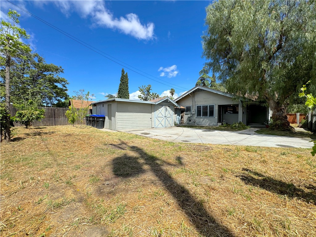 423 Acacia East Avenue