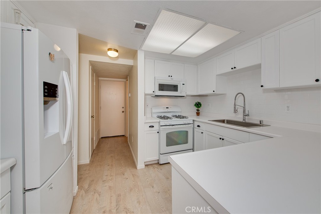 5050 Canyon Crest Drive 22