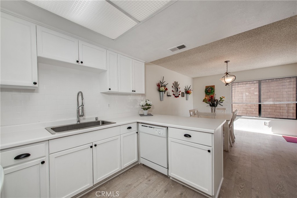 5050 Canyon Crest Drive 22