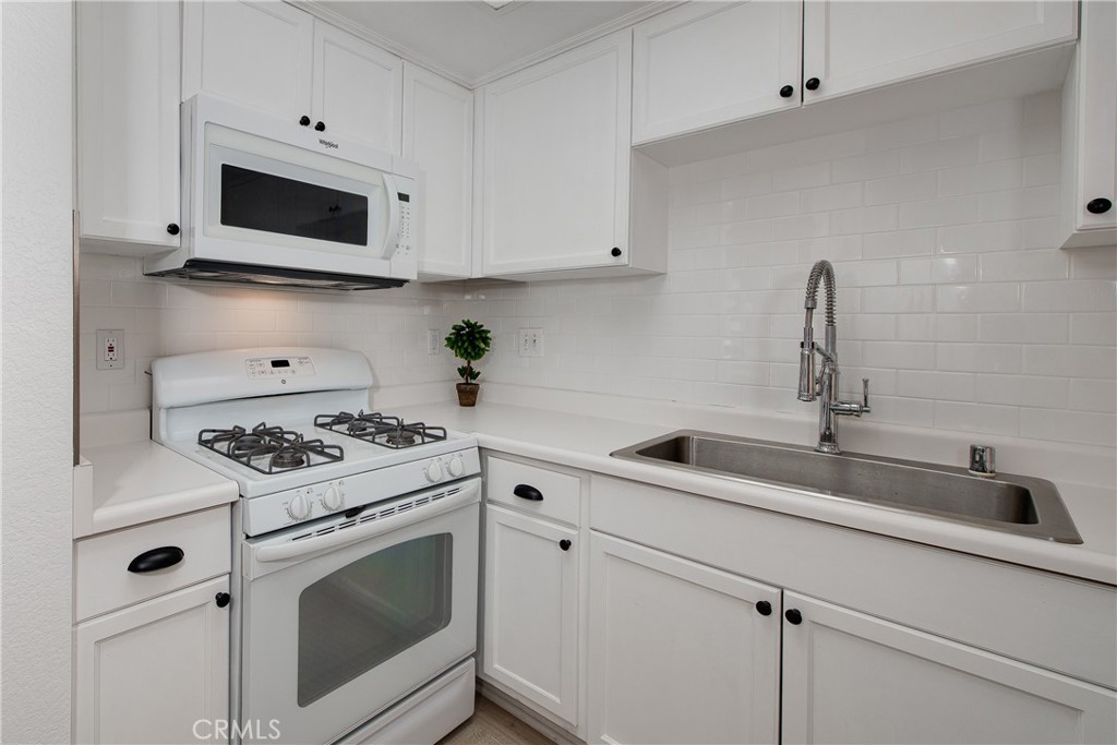 5050 Canyon Crest Drive 22