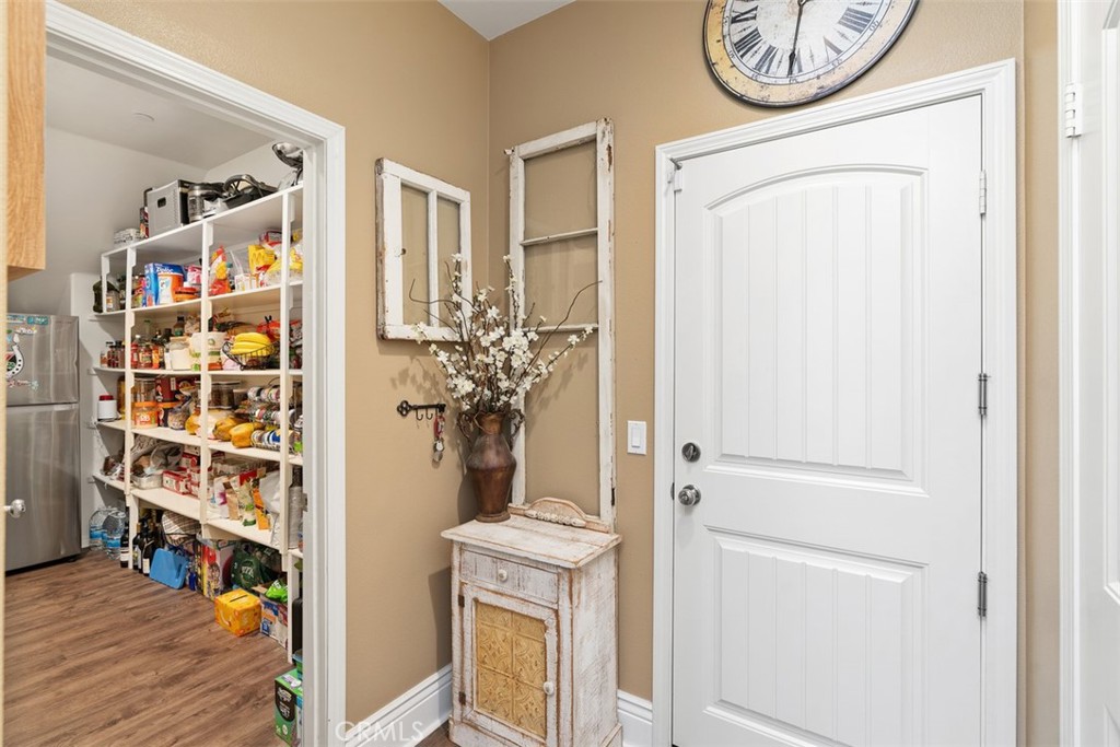 30041 Long Shadow Circle