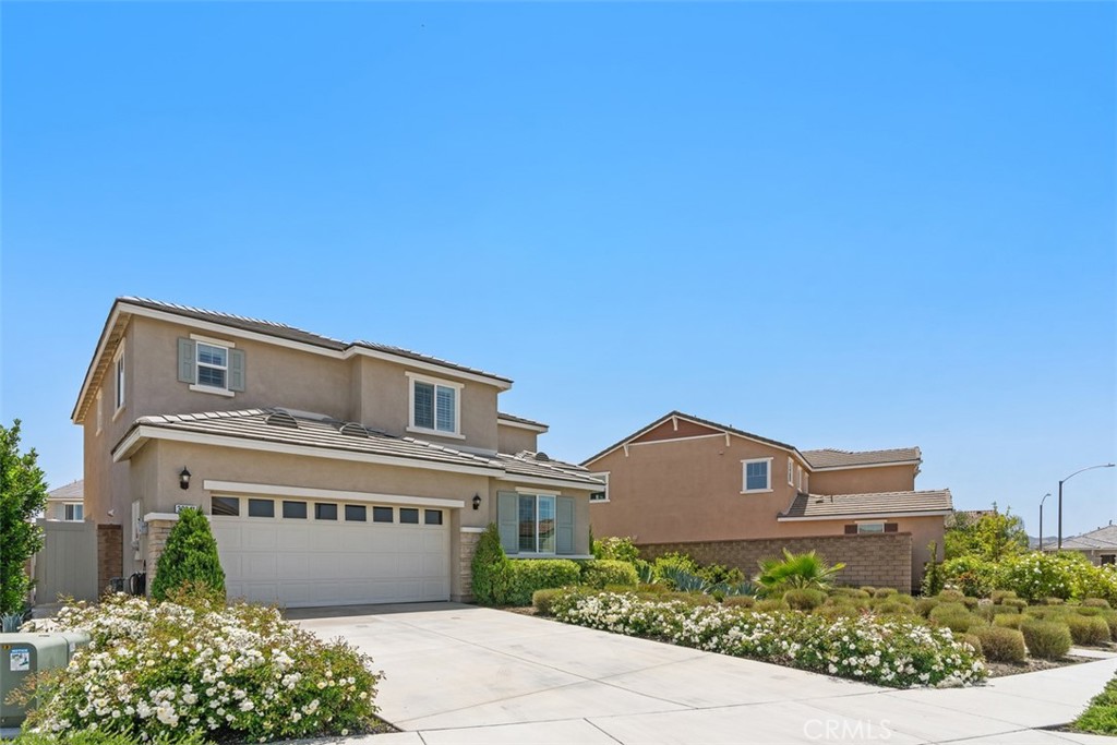 30041 Long Shadow Circle