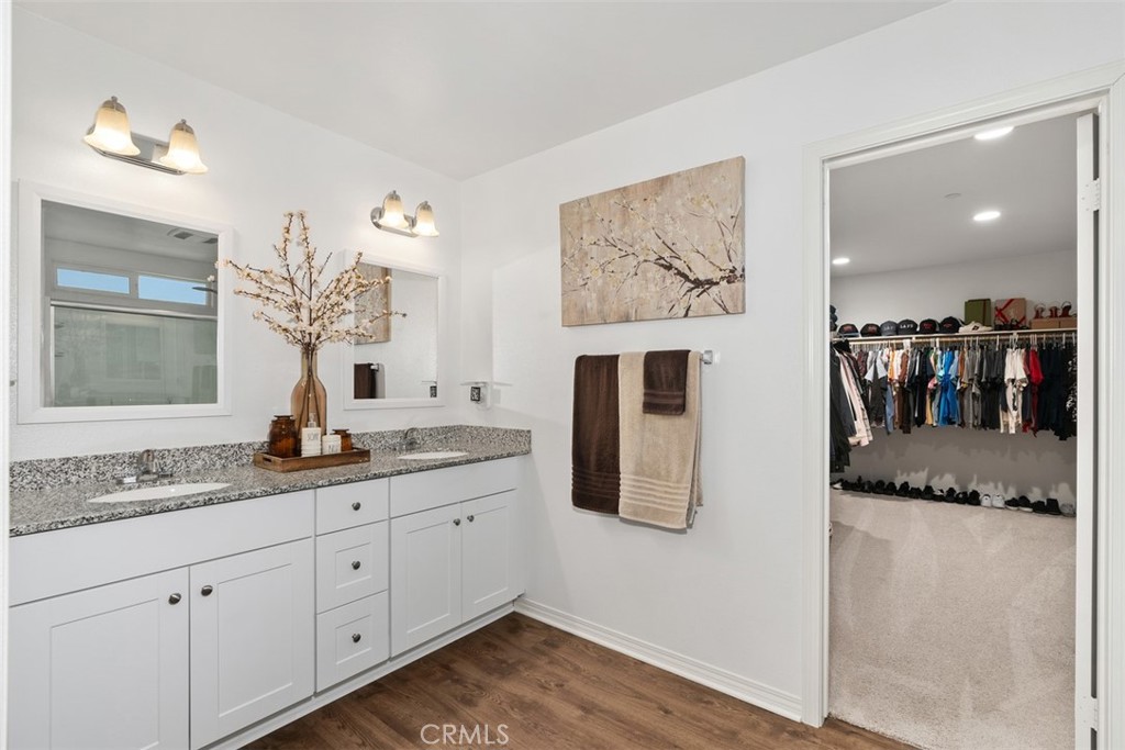 30041 Long Shadow Circle