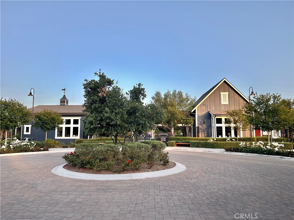 30041 Long Shadow Circle