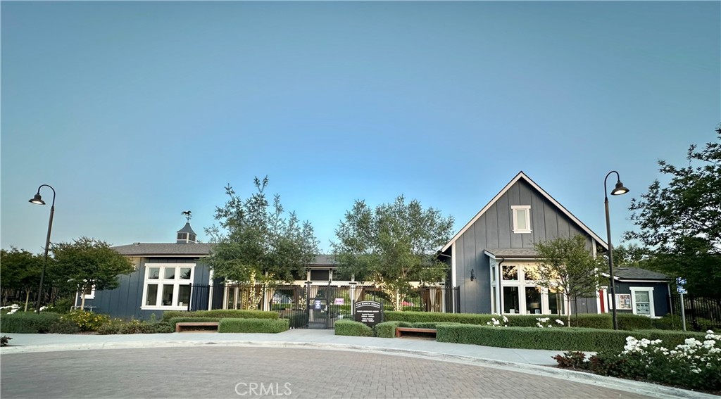 30041 Long Shadow Circle