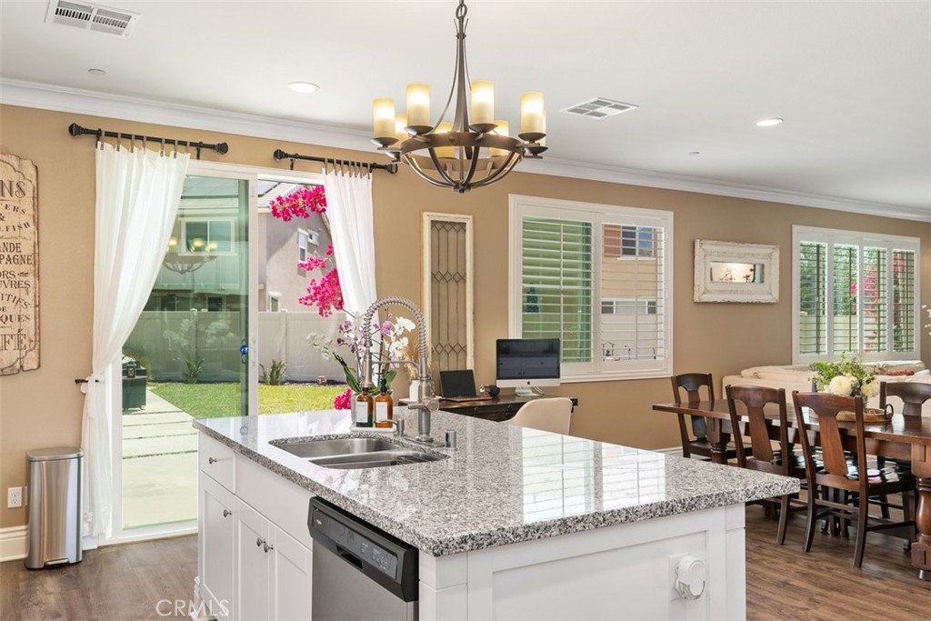 30041 Long Shadow Circle