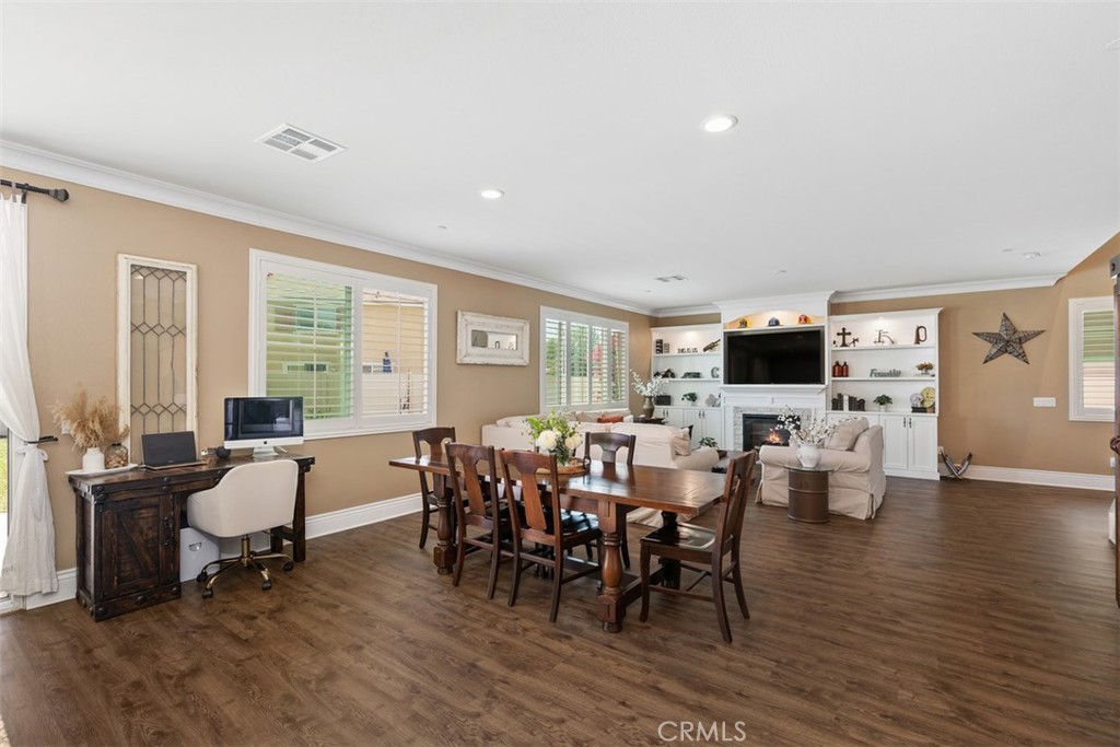 30041 Long Shadow Circle