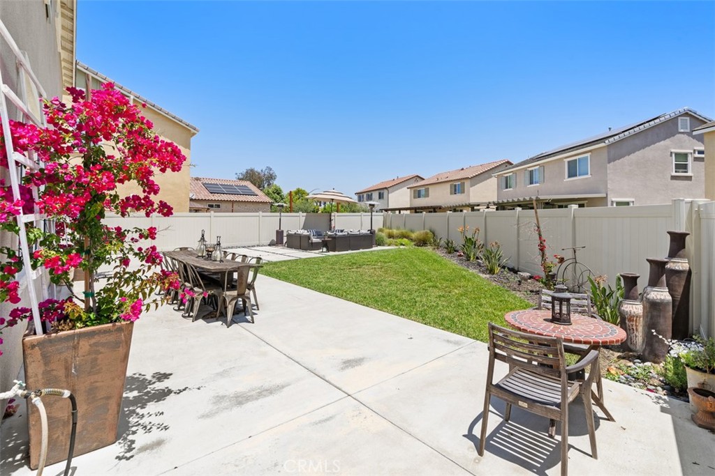 30041 Long Shadow Circle