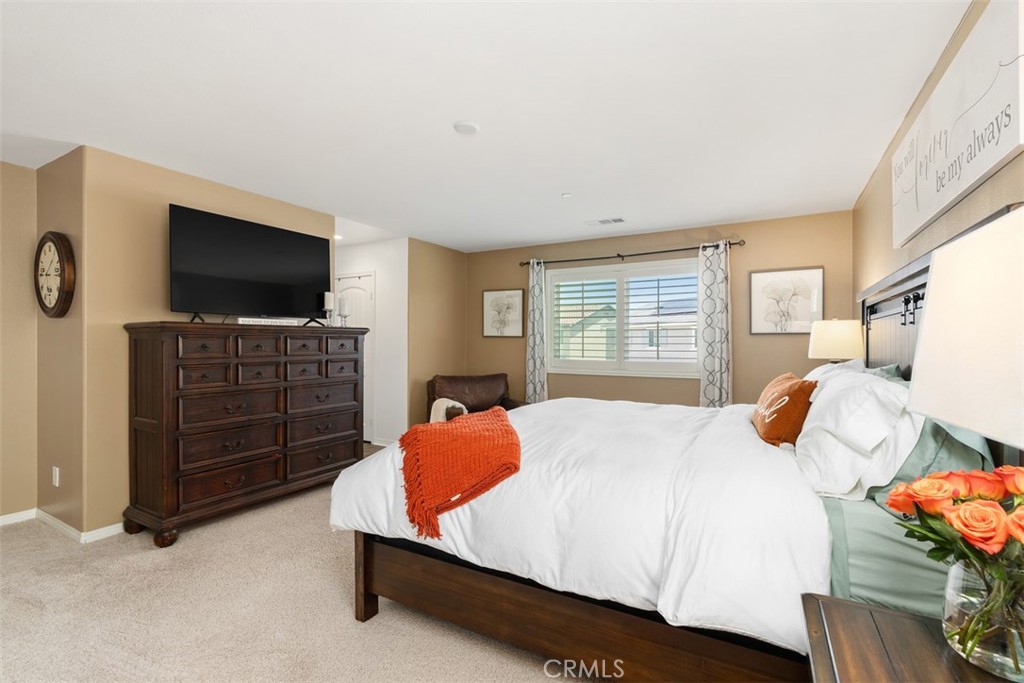 30041 Long Shadow Circle