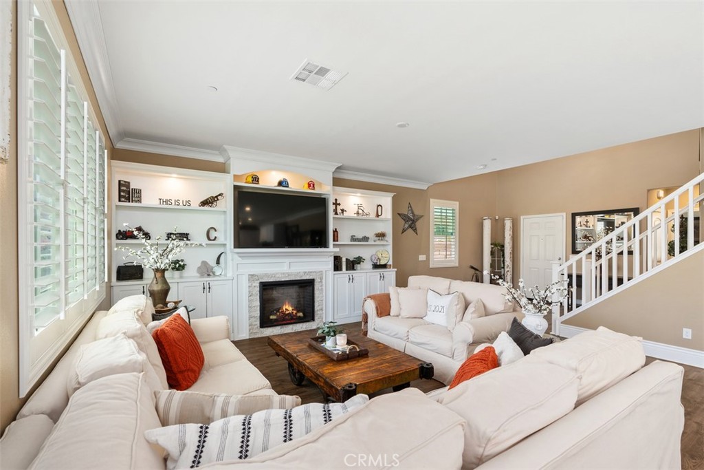 30041 Long Shadow Circle