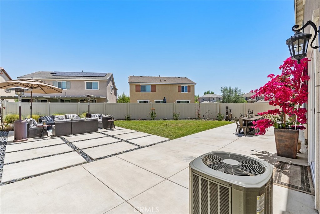 30041 Long Shadow Circle