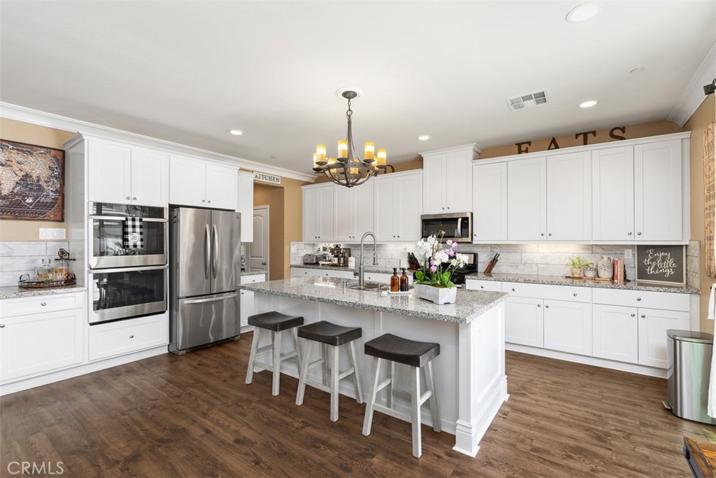 30041 Long Shadow Circle