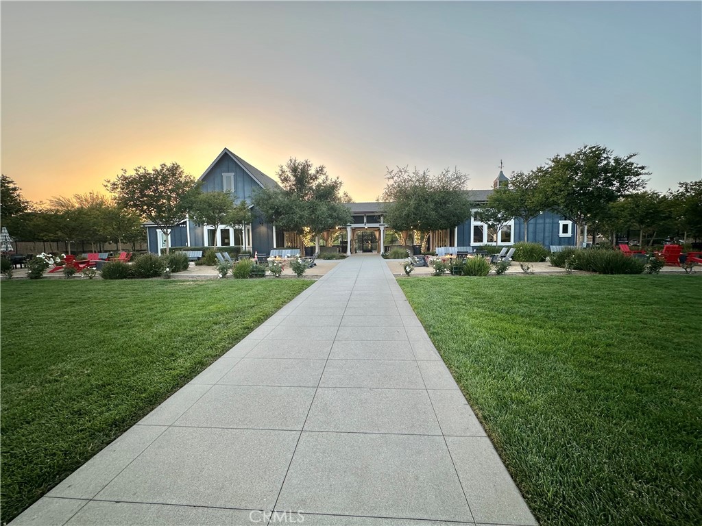 30041 Long Shadow Circle