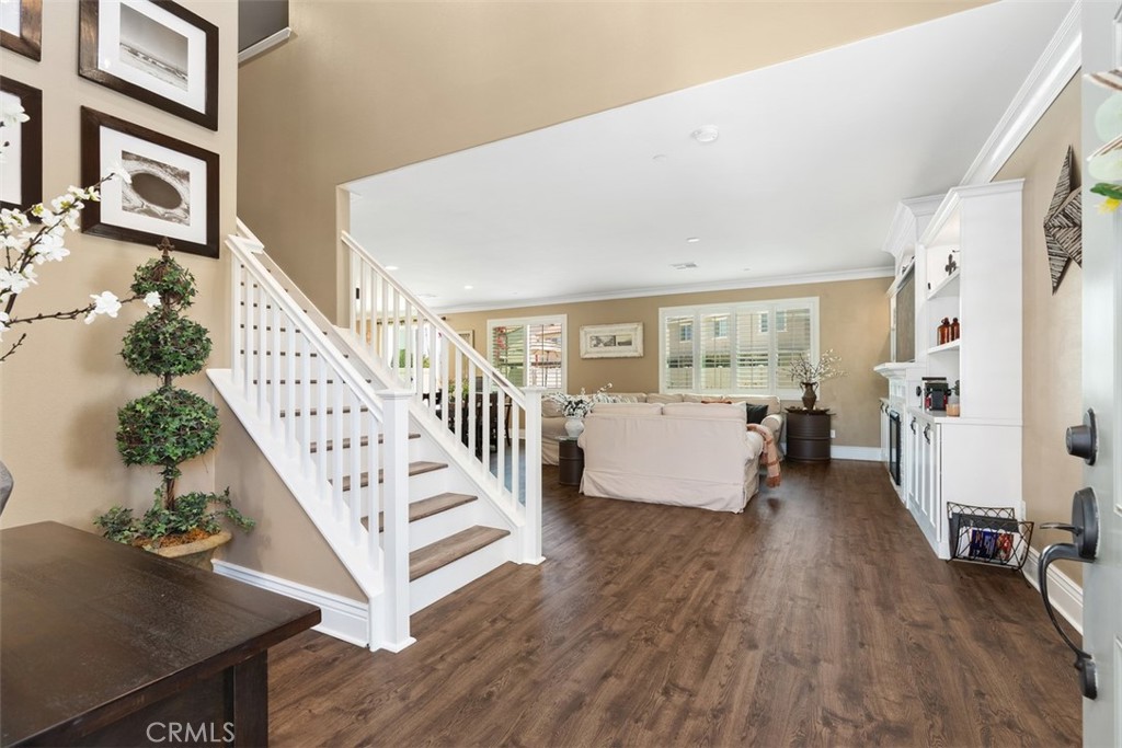 30041 Long Shadow Circle