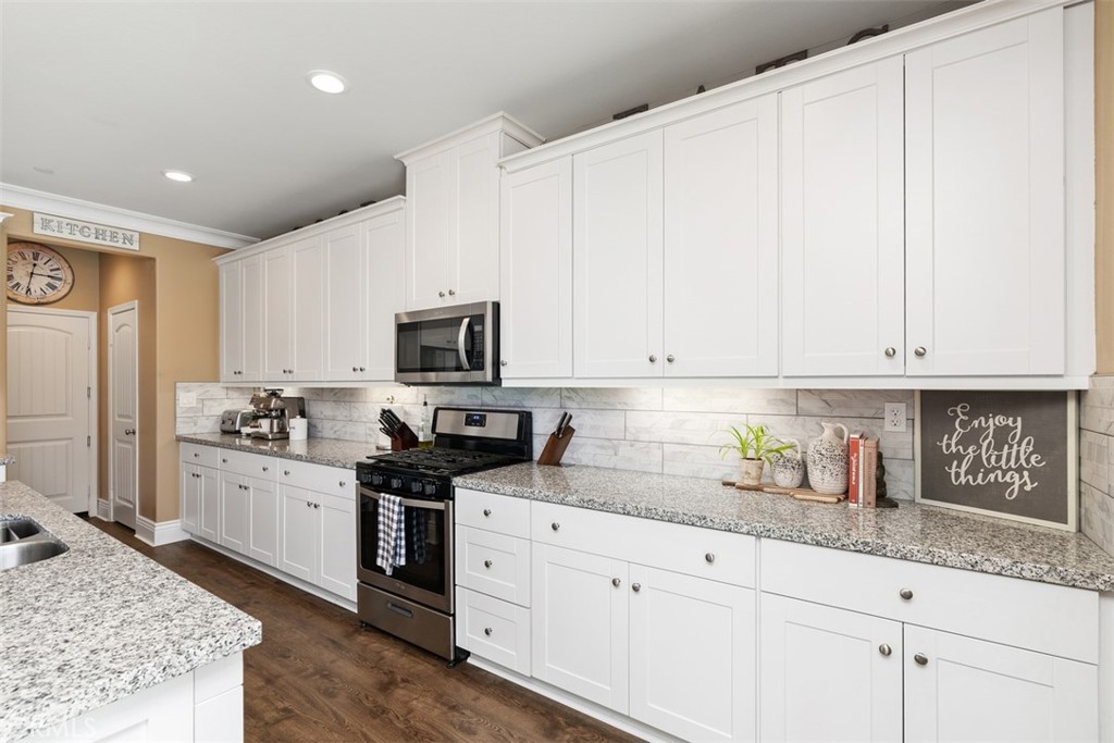 30041 Long Shadow Circle