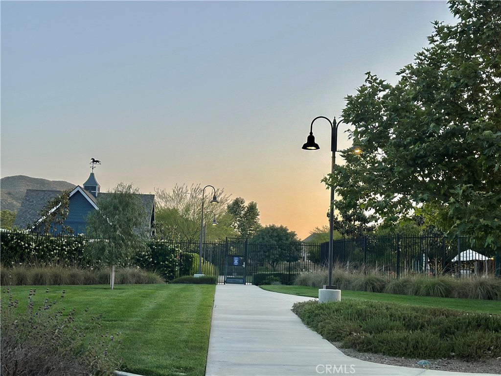 30041 Long Shadow Circle