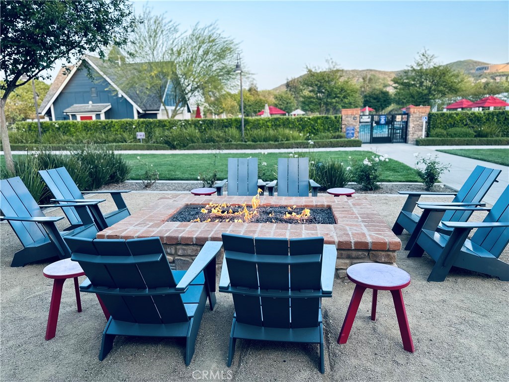 30041 Long Shadow Circle