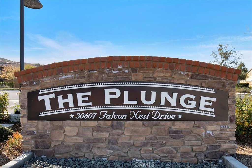 30041 Long Shadow Circle