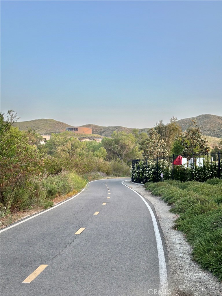 30041 Long Shadow Circle