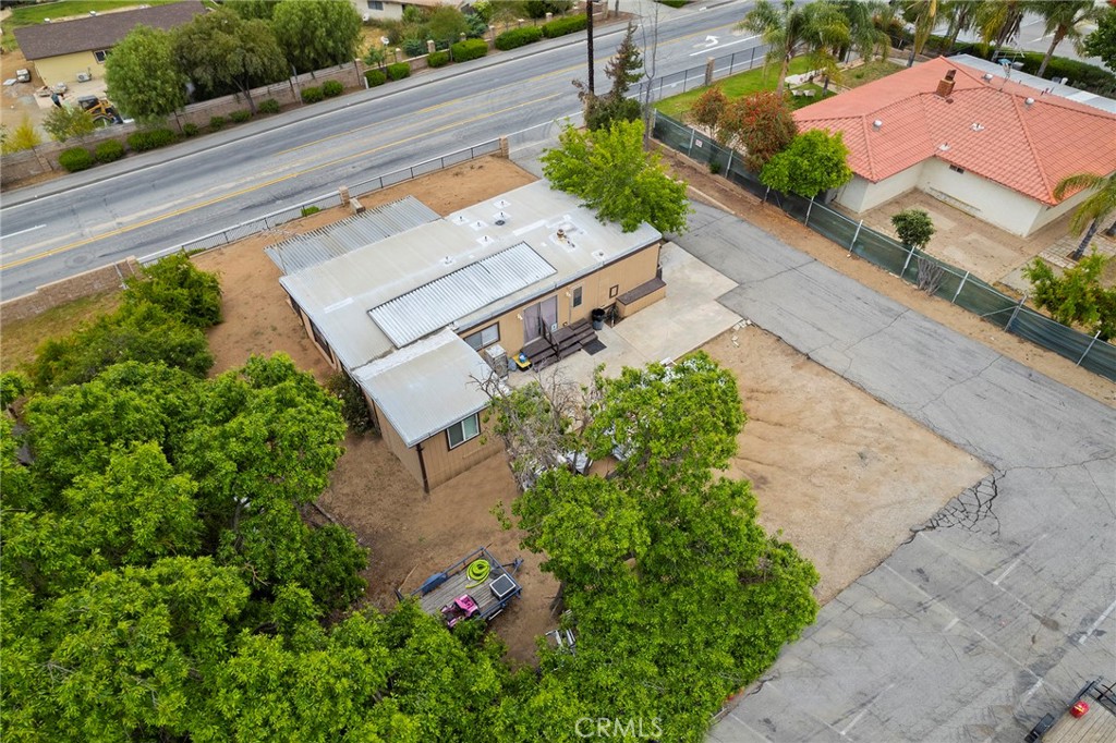 24490 Jefferson Avenue