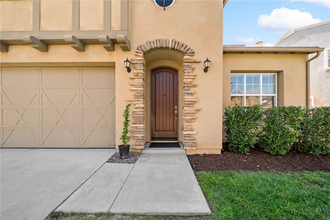 46319 Lone Pine Drive