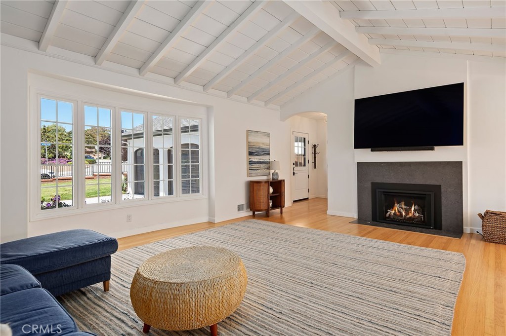 386 Dorothy Avenue