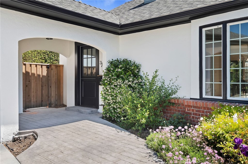 386 Dorothy Avenue