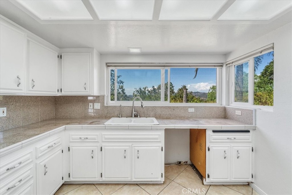 3343 Red Mountain Heights Drive