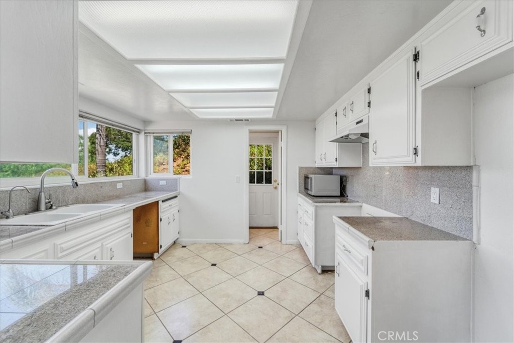 3343 Red Mountain Heights Drive