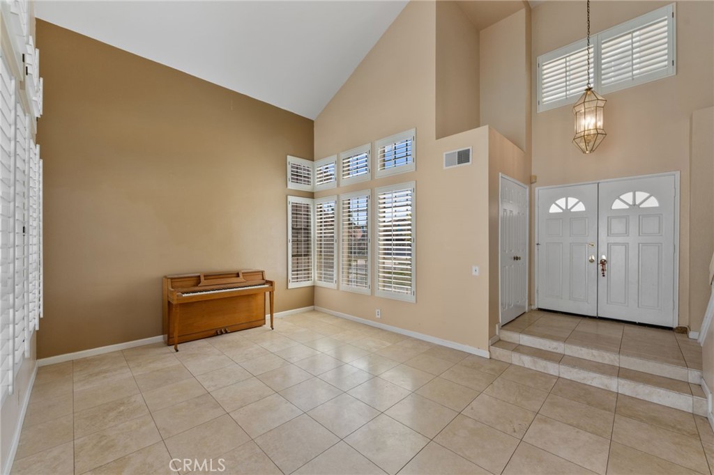 1140 Vista Lomas Lane