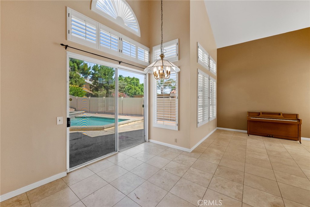 1140 Vista Lomas Lane