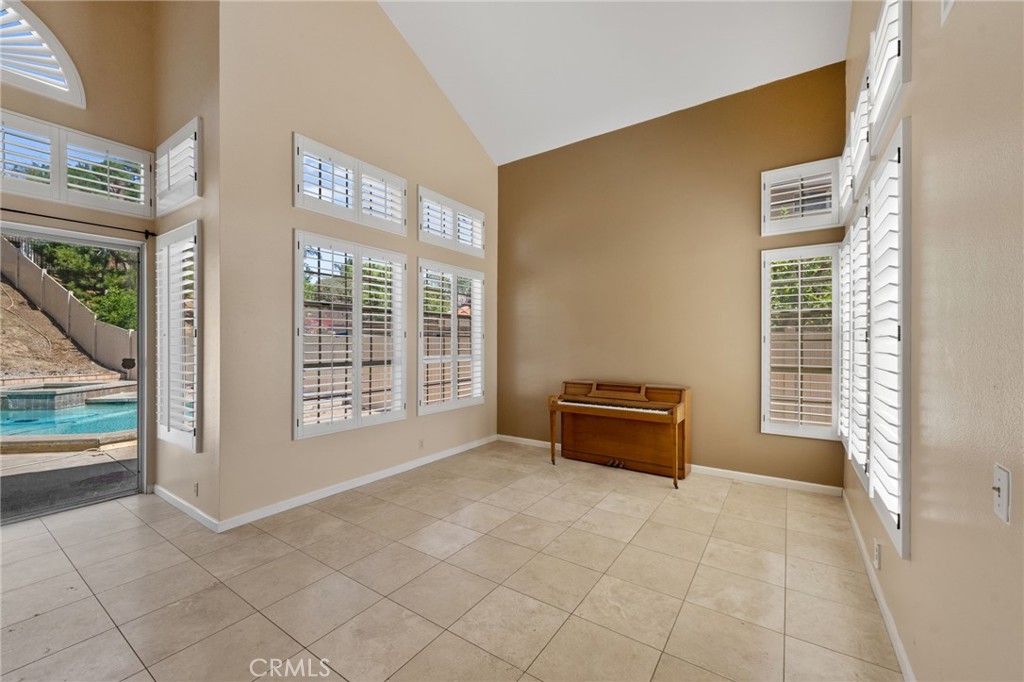 1140 Vista Lomas Lane