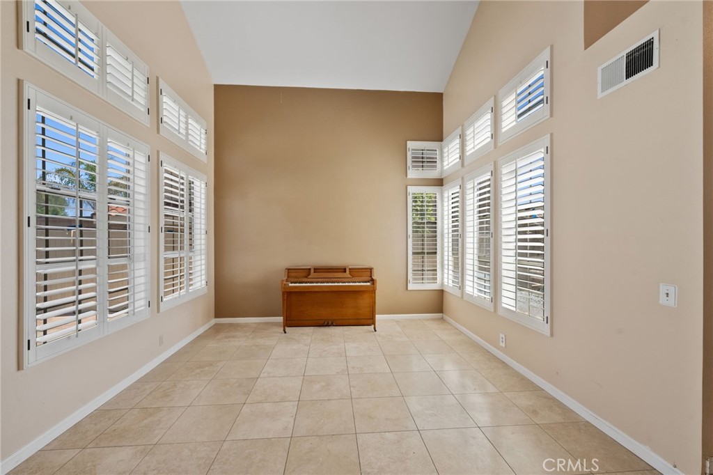 1140 Vista Lomas Lane
