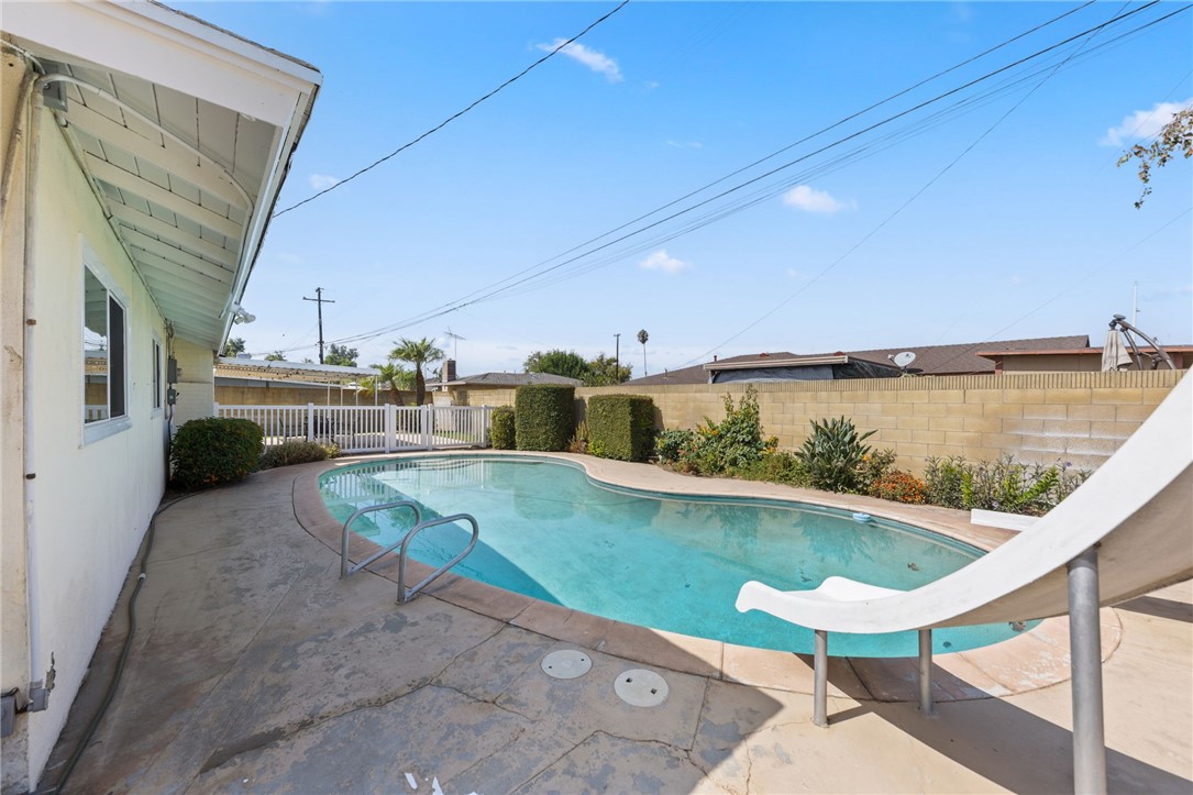 1631 S Conlon Avenue