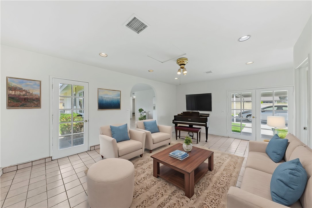 1631 S Conlon Avenue