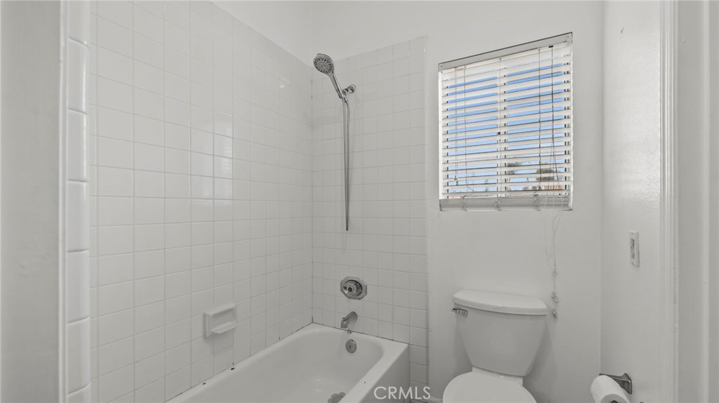 39984 Spicewood Avenue