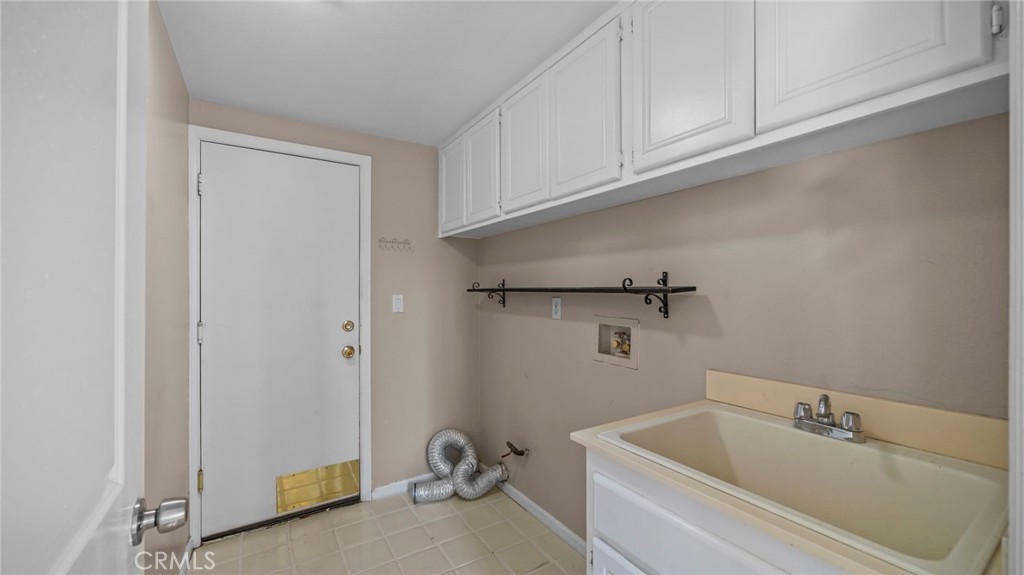 39984 Spicewood Avenue