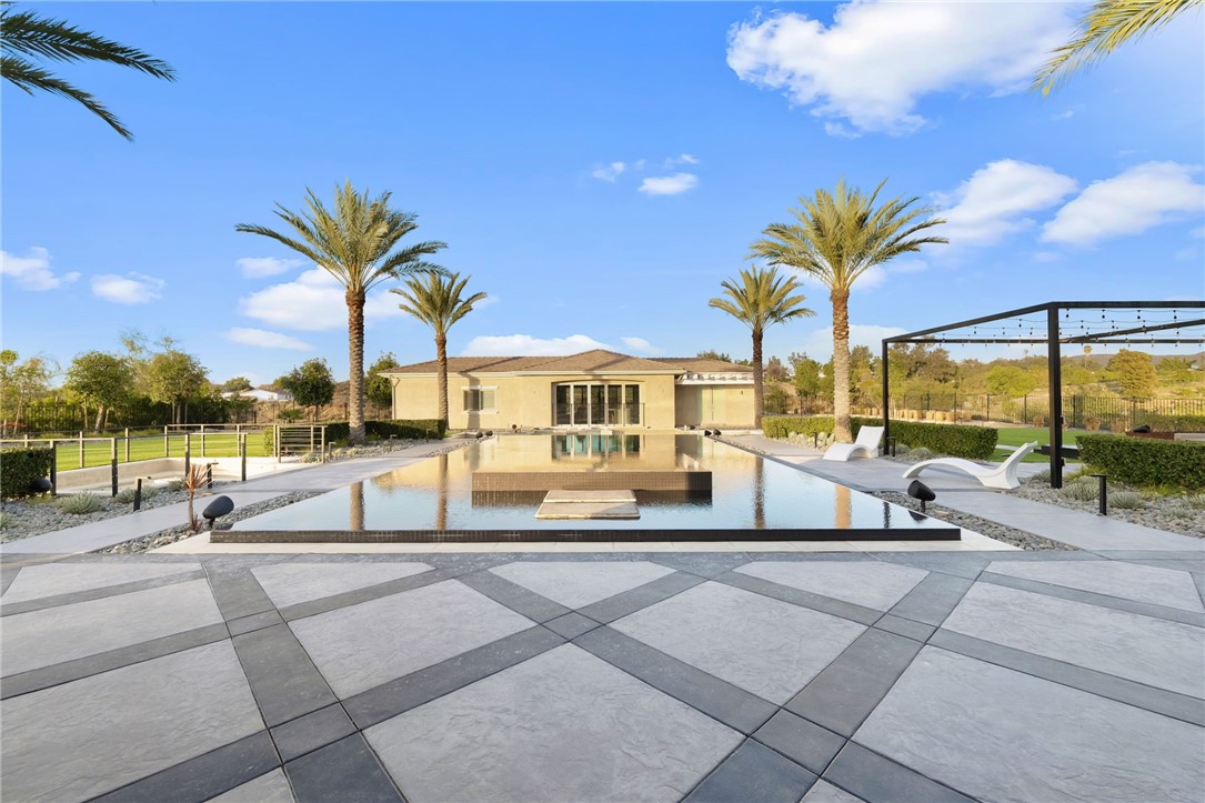 41779 Knoll Vista Lane