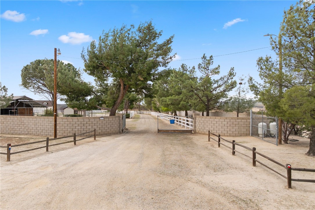 39725 Ivan Drive