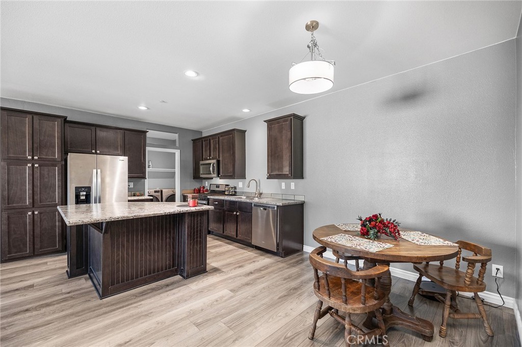 22035 Valley Terrace