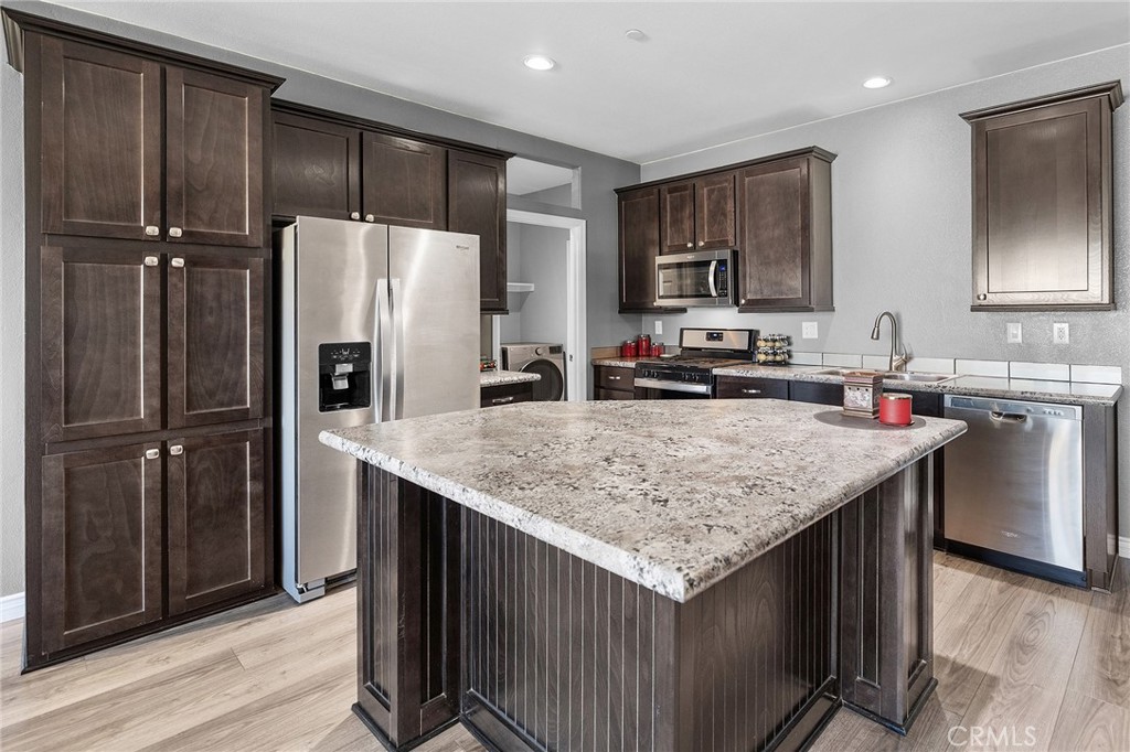 22035 Valley Terrace