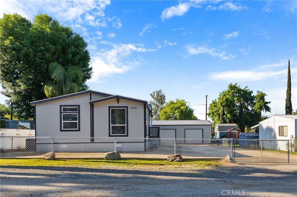 22035 Valley Terrace