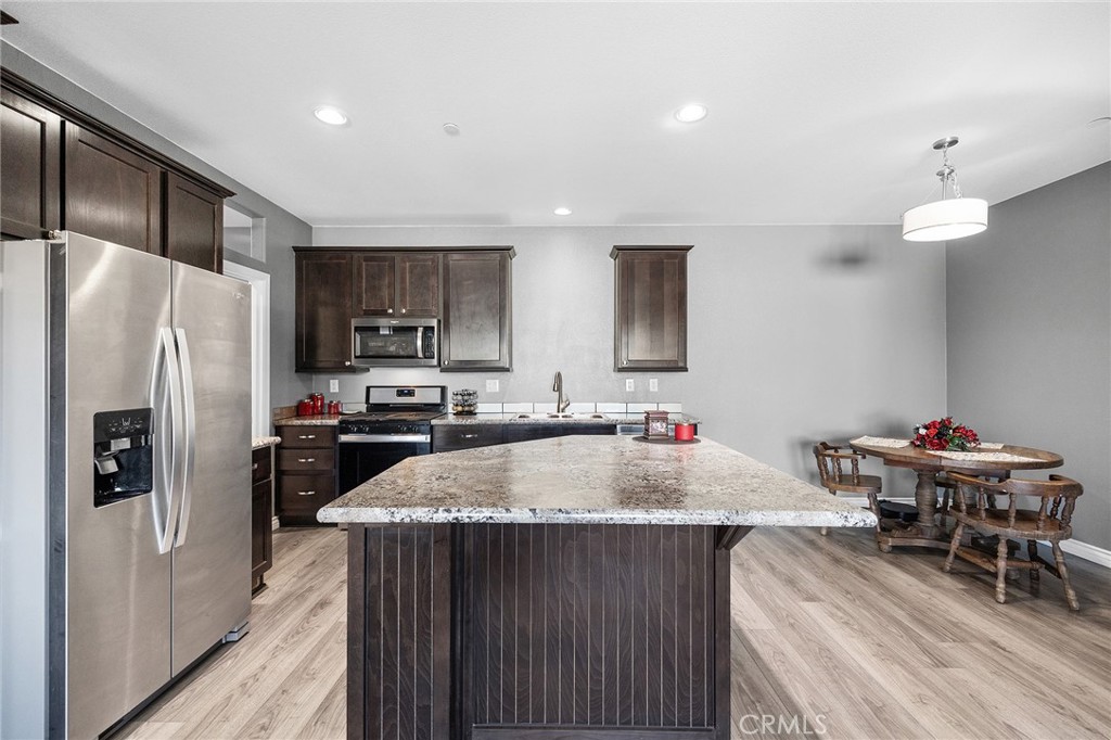 22035 Valley Terrace