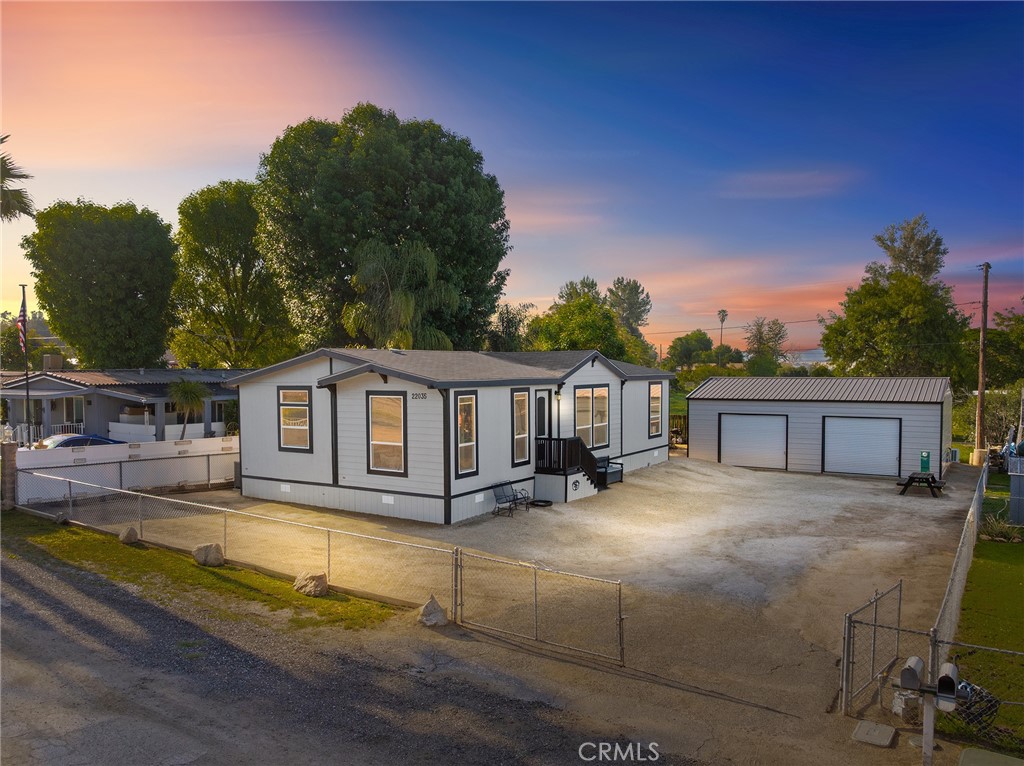 22035 Valley Terrace