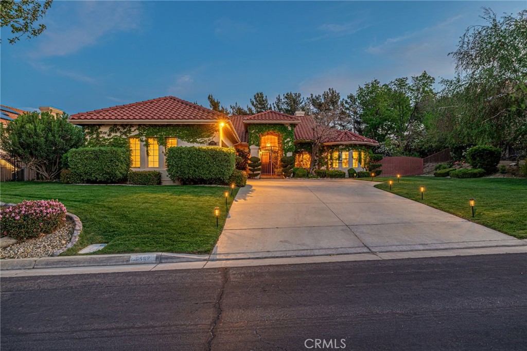 5562 Avenida Classica