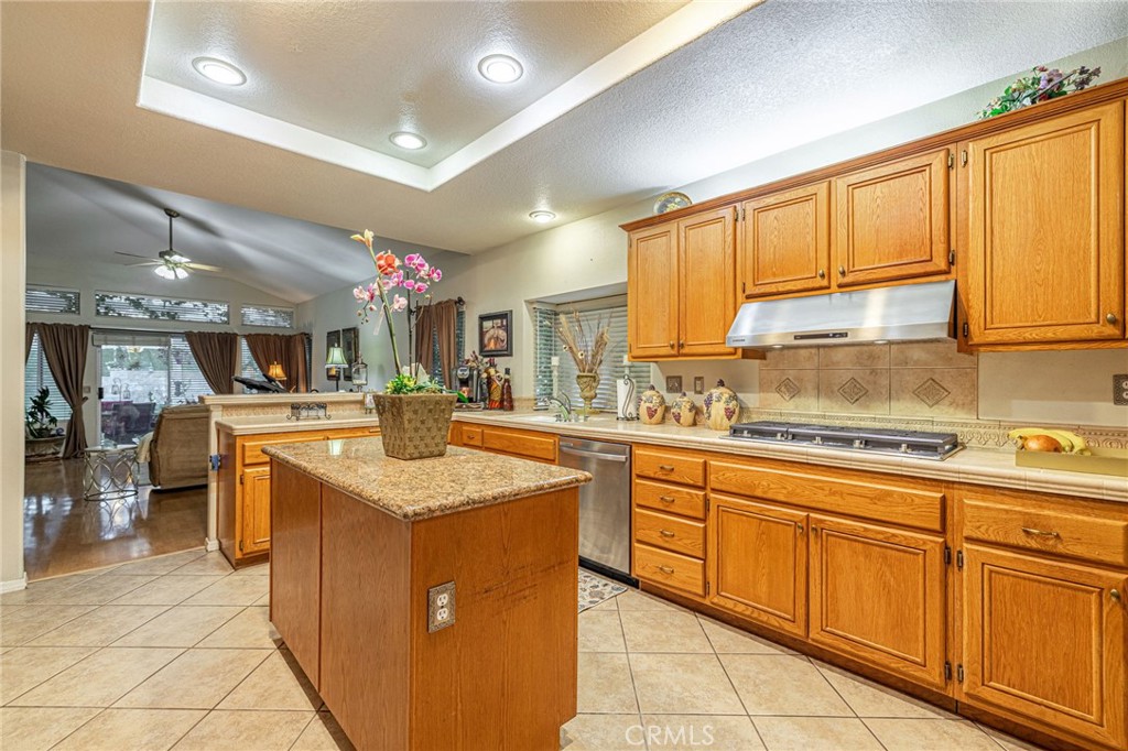 5562 Avenida Classica