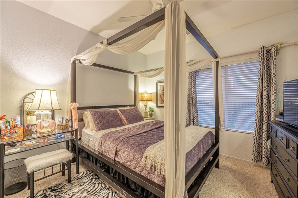 5562 Avenida Classica