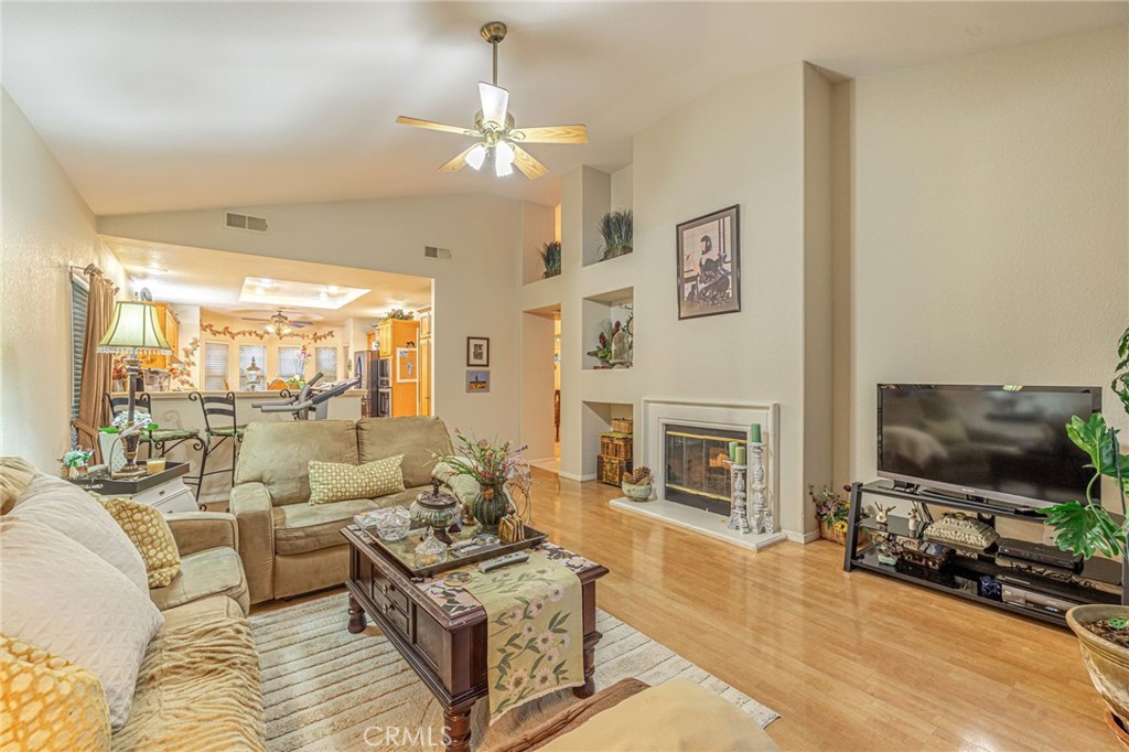 5562 Avenida Classica